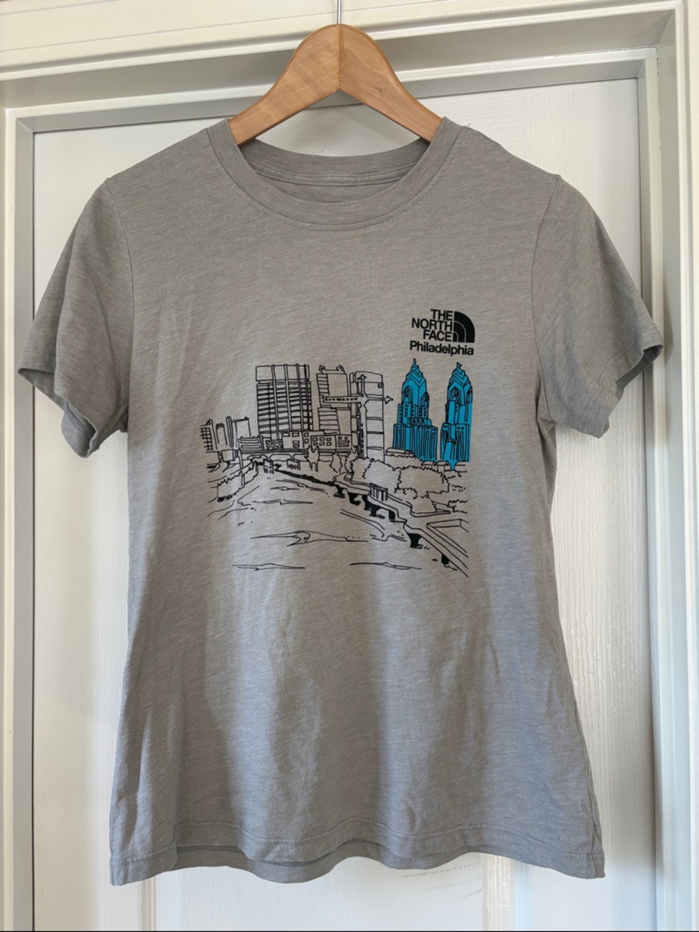 The North Face Gray Tee with Philadelphia Graphic, Sz M*